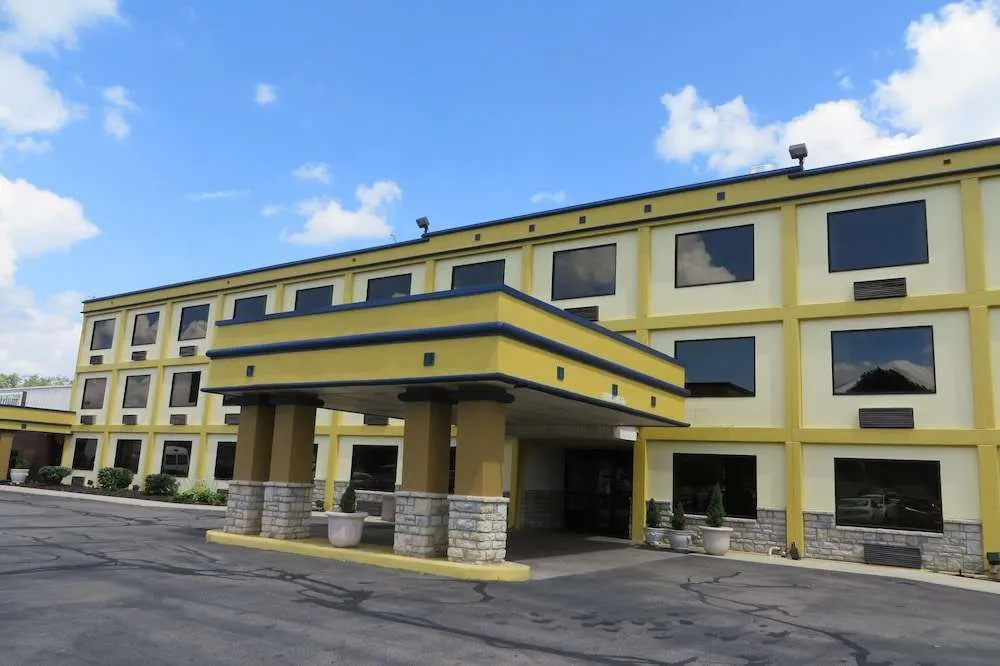 Holiday Inn Hotel And Suites