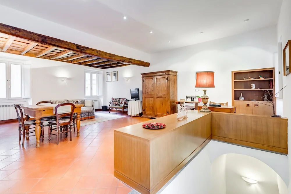 Wonderful Apartment near Trevi Fountain