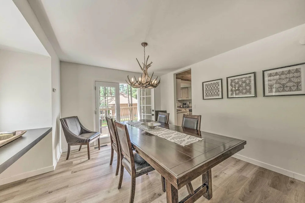 Central Ruidoso Retreat w/ Deck & Game Room!
