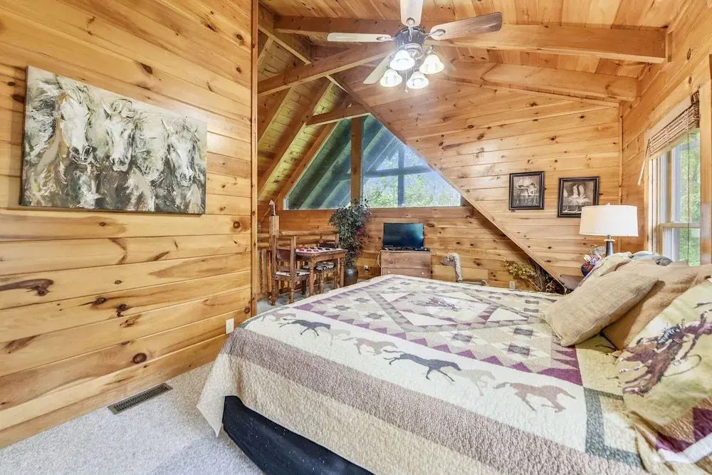 Horsin' Around 3 Bedroom Cabin by Redawning