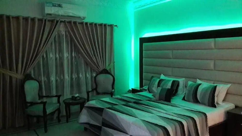 Hotel Seven 7