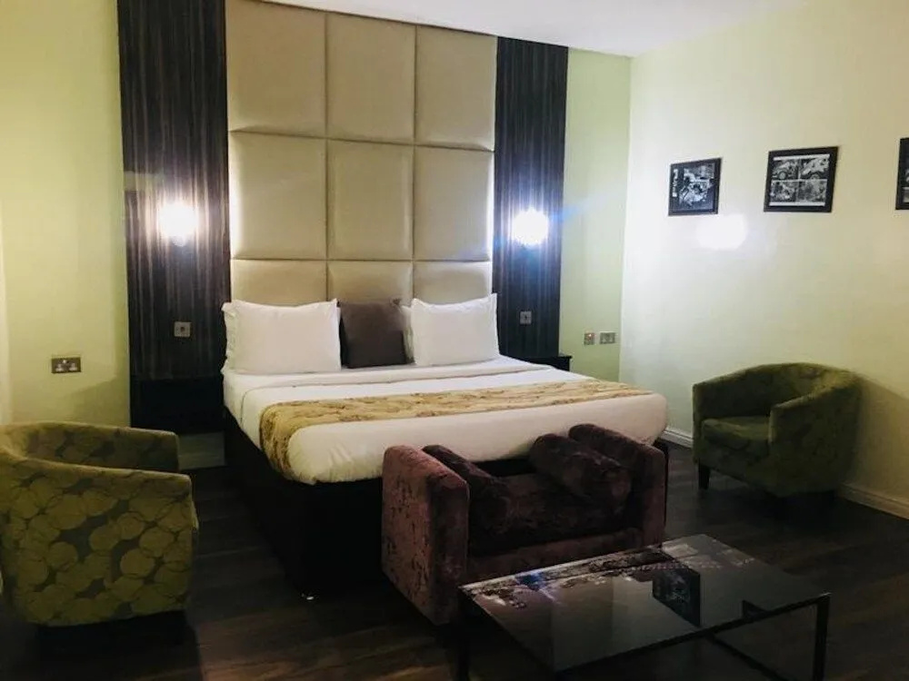 de brit hotel
