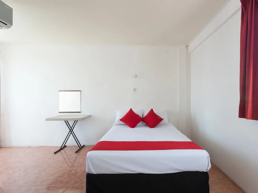 HOTEL LOS CEDROs