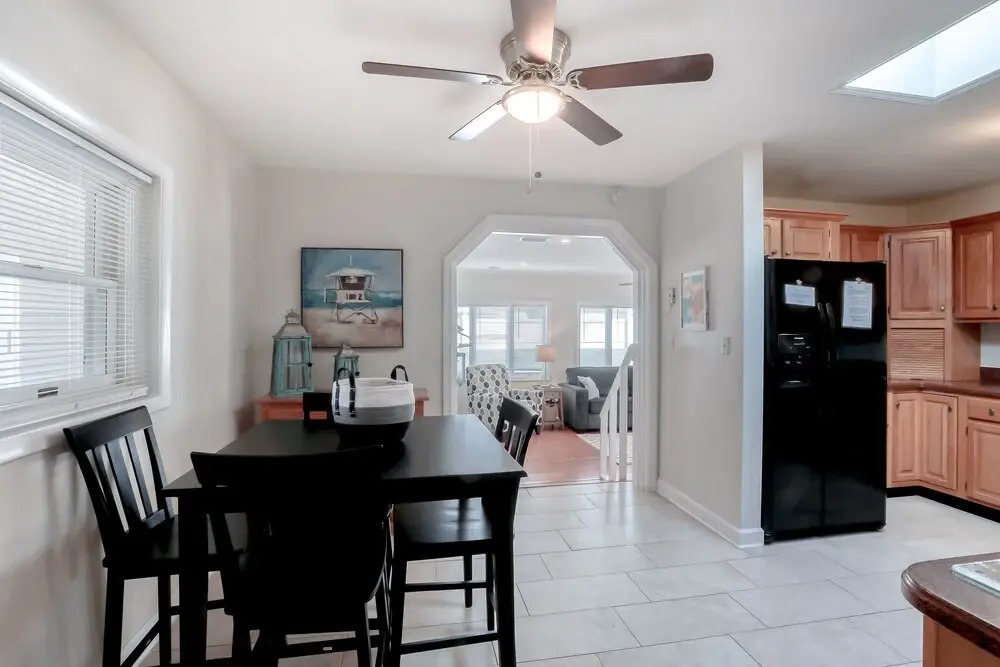 Beachside Snowbird Escape With Fenced Yard & Washer/dryer - Walk to Beach Access