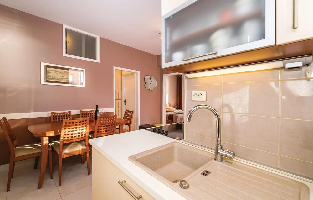 Nice Apartment in Novigrad With 4 Bedrooms