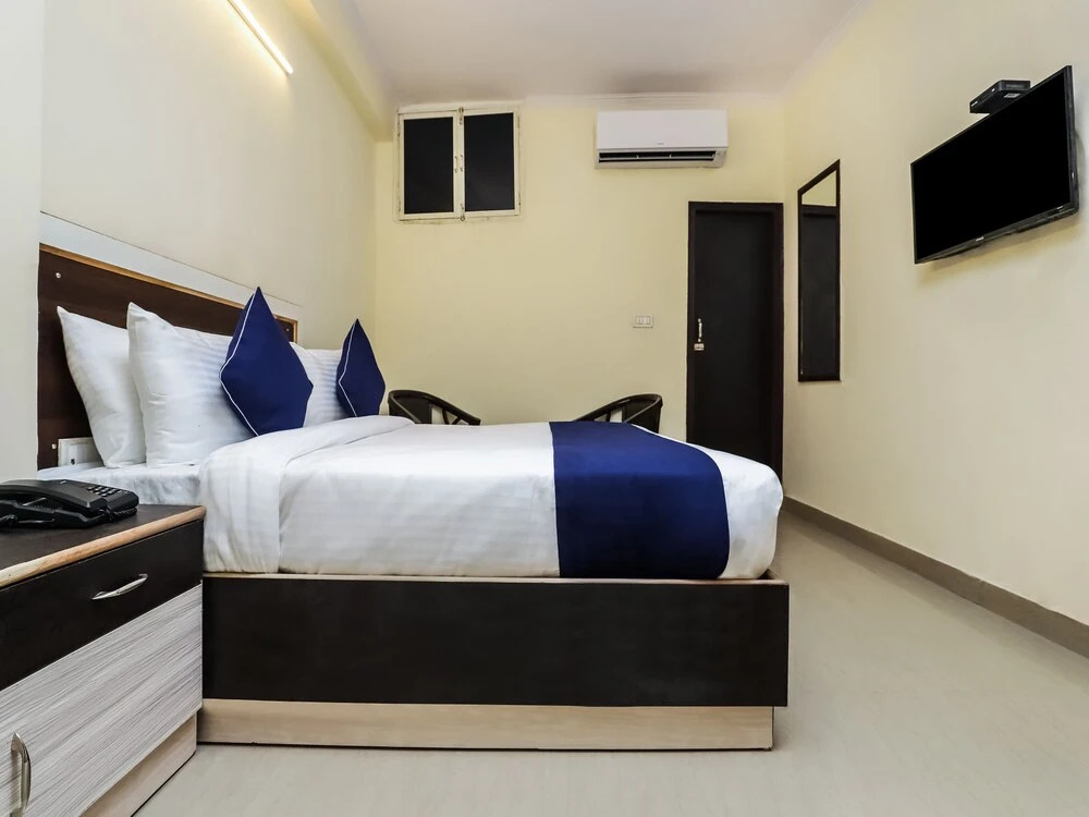 OYO SilverKey 27892 Shanti Complex