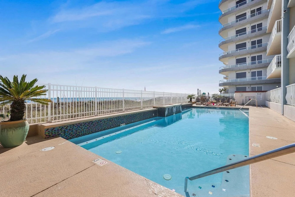 Emerald Key 603 Beachfront Balcony 6th Floor Corner Unit