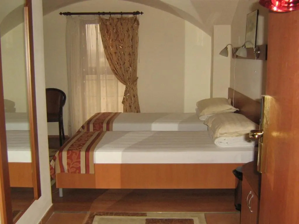 Hotel Transit