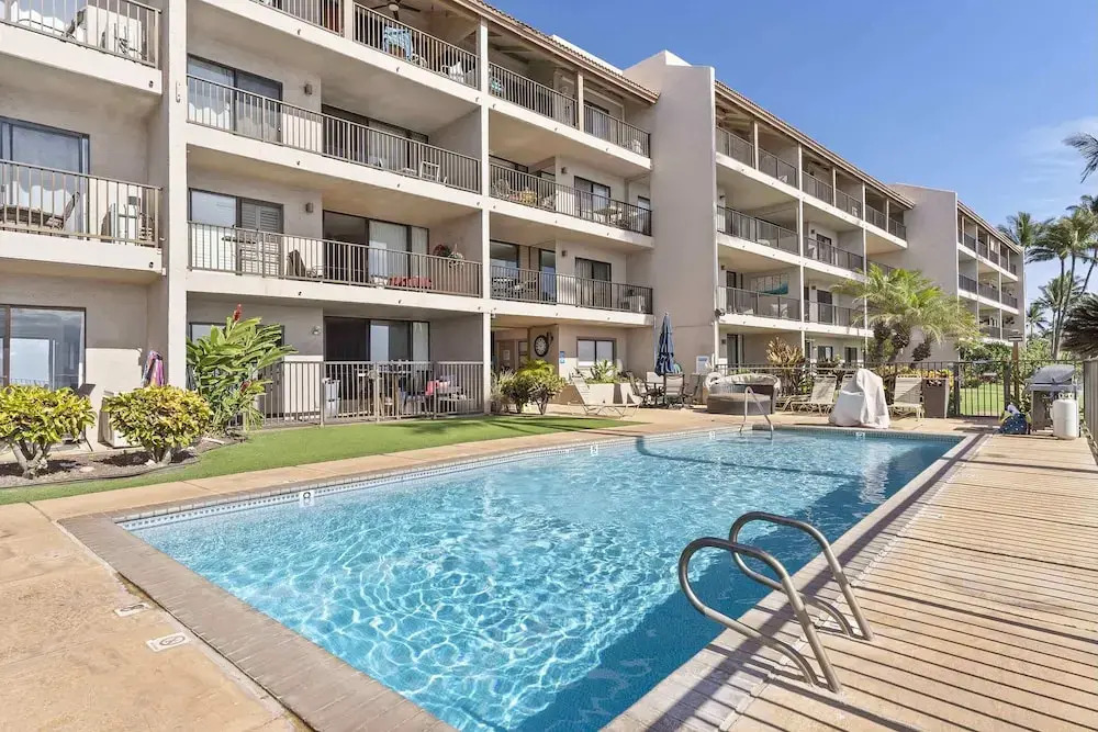 Oceanfront Lauloa 106 - Ground Floor, Modern Renovation, Split-ac, Walk to Beach