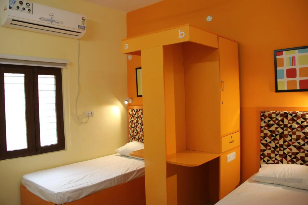 Backpackers Den