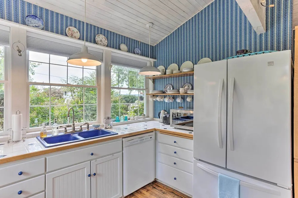 Charming Historic Retreat Near Poverty Bay!