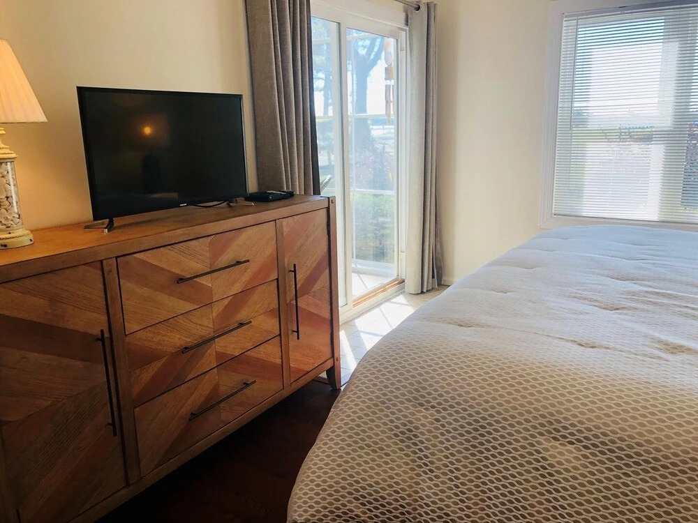 Holden Hideaway 2 Bedroom Condo by RedAwning