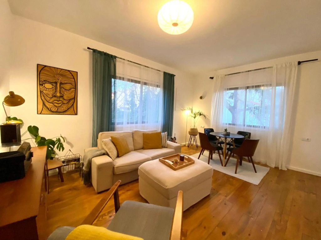 Charming apartment in a duplex with garden & balcony