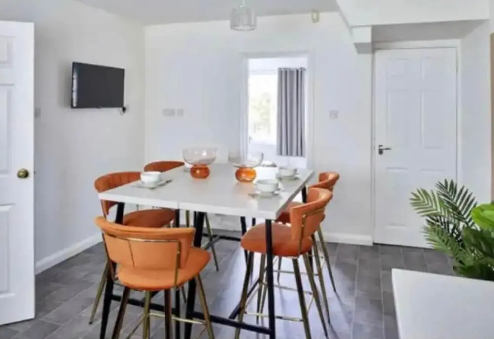 Cosy 3Br House With Fireplace & Private Garden