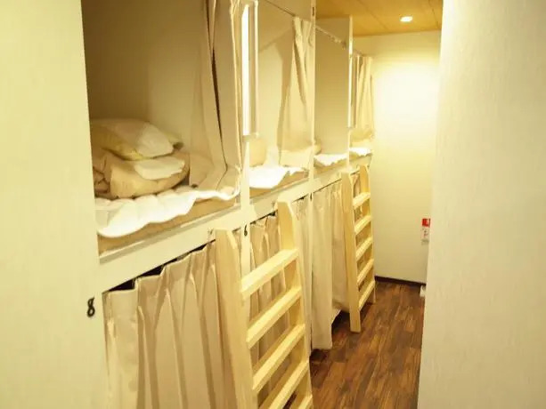 M/W HOTEL