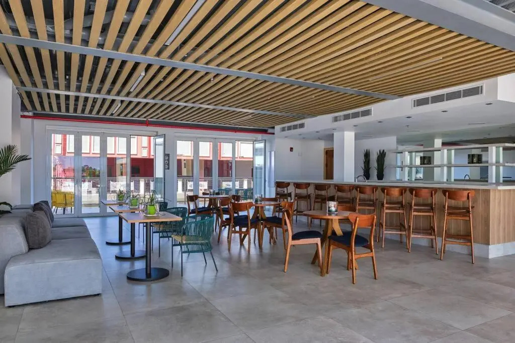 Luxury 2-Bedroom Condo with Ocean and Sunset Views