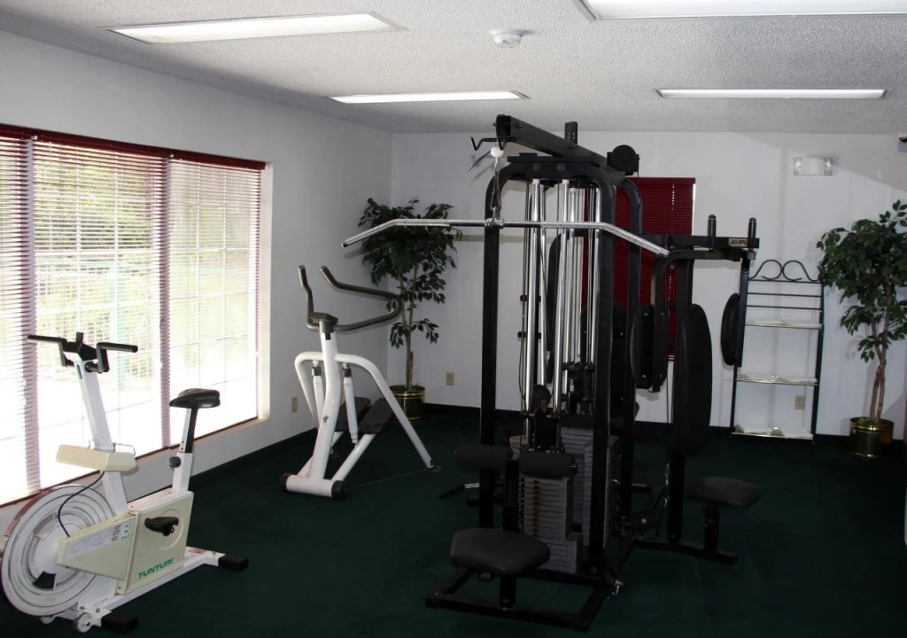 Quality Inn & Suites Greensboro near Lake Oconee