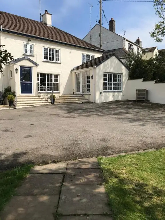 Lynwood House Self Contained Studio