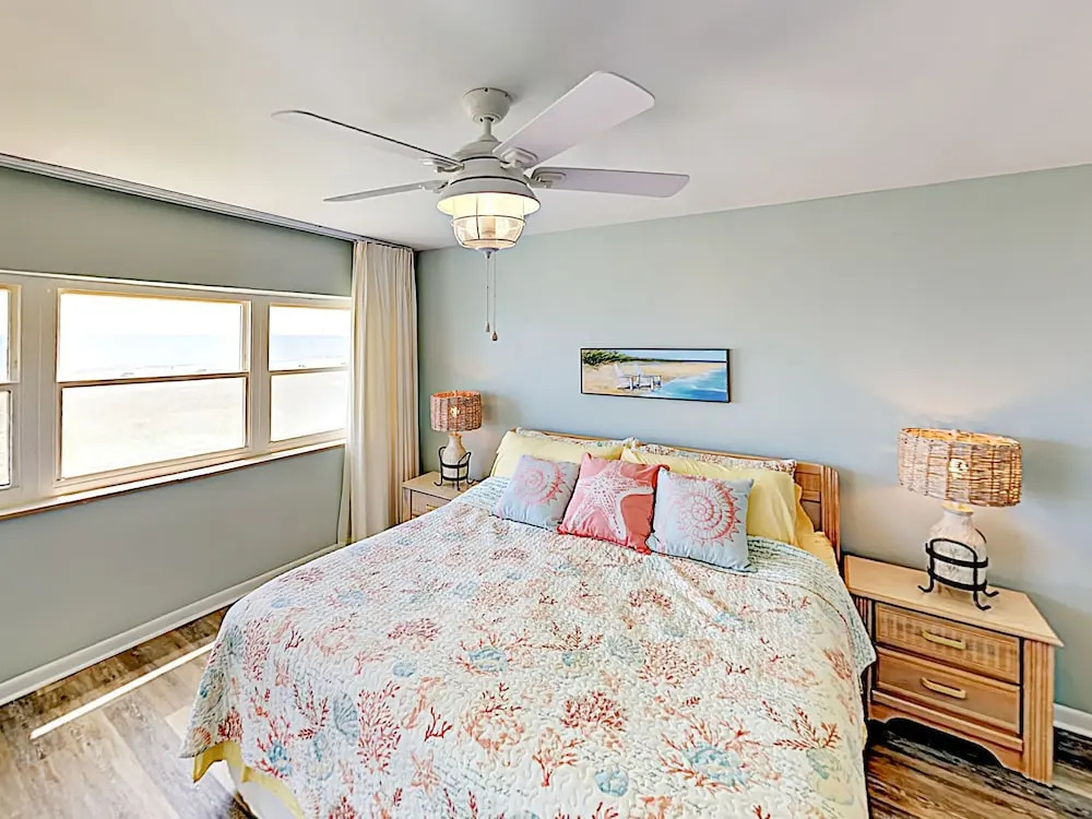 New Listing! Oceanfront - Walk To Beach 2 Bedroom Condo