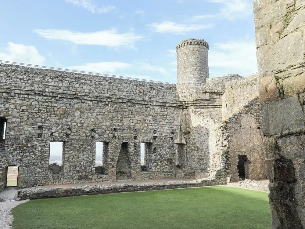 Harlech Apartments - Matholwch