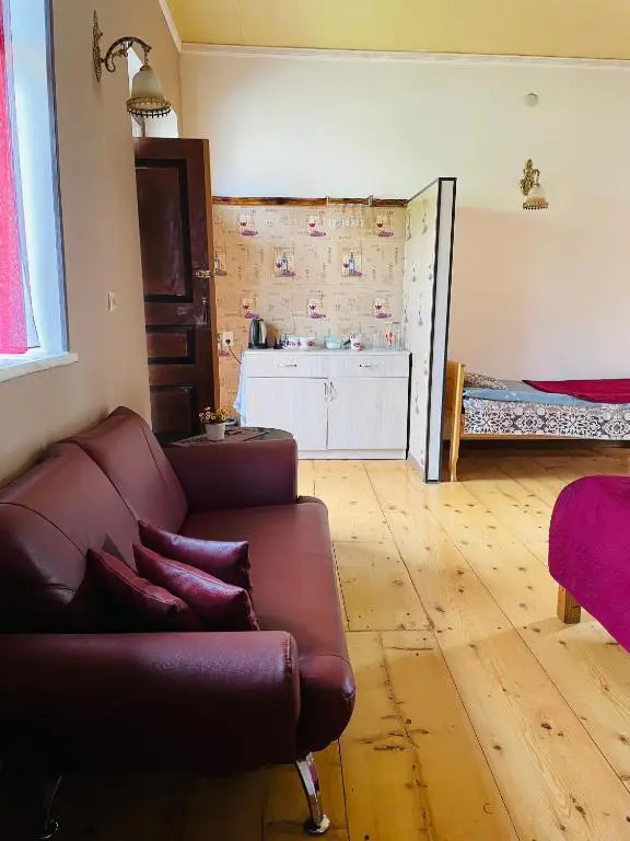 Travel Inn House Mestia • მოგზაურის სახლი