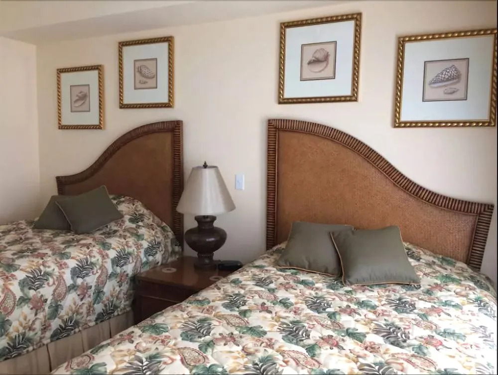 Absolutely Fabulous Reunion Condo 3 Bedrooms 2 Bathrooms Condo