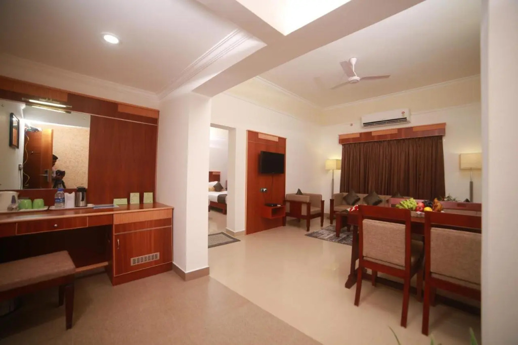 Contour Backwaters Hotel Resort & Convention Centre