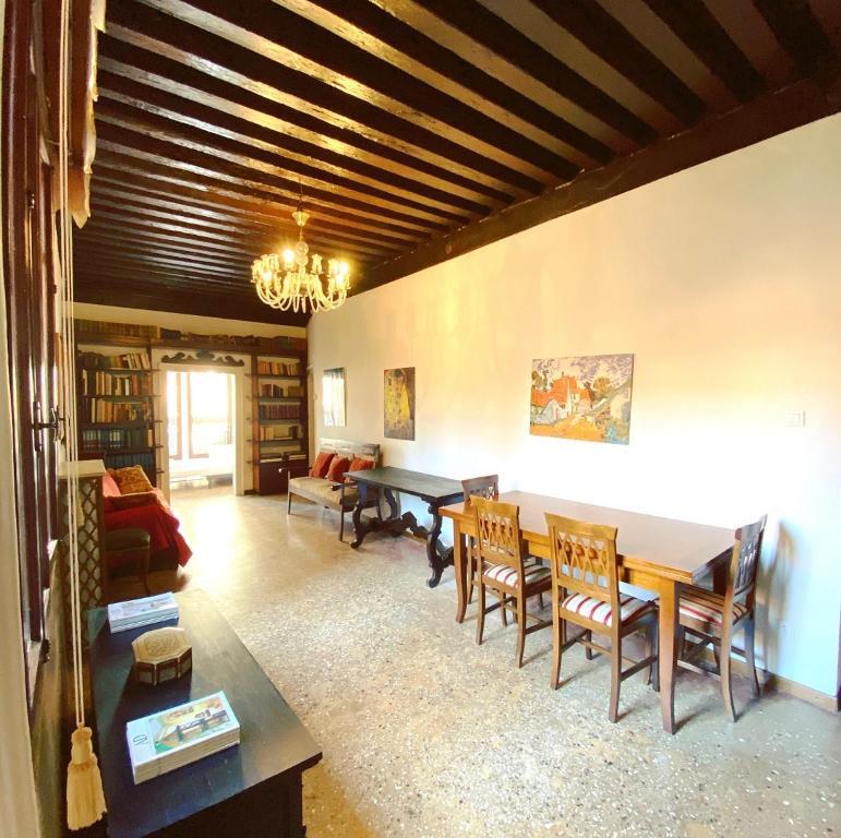 CA’ SAMUELE Authentic Venetian Apartment