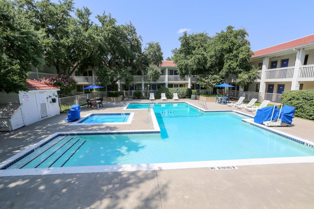 Motel 6-Addison, TX - Dallas