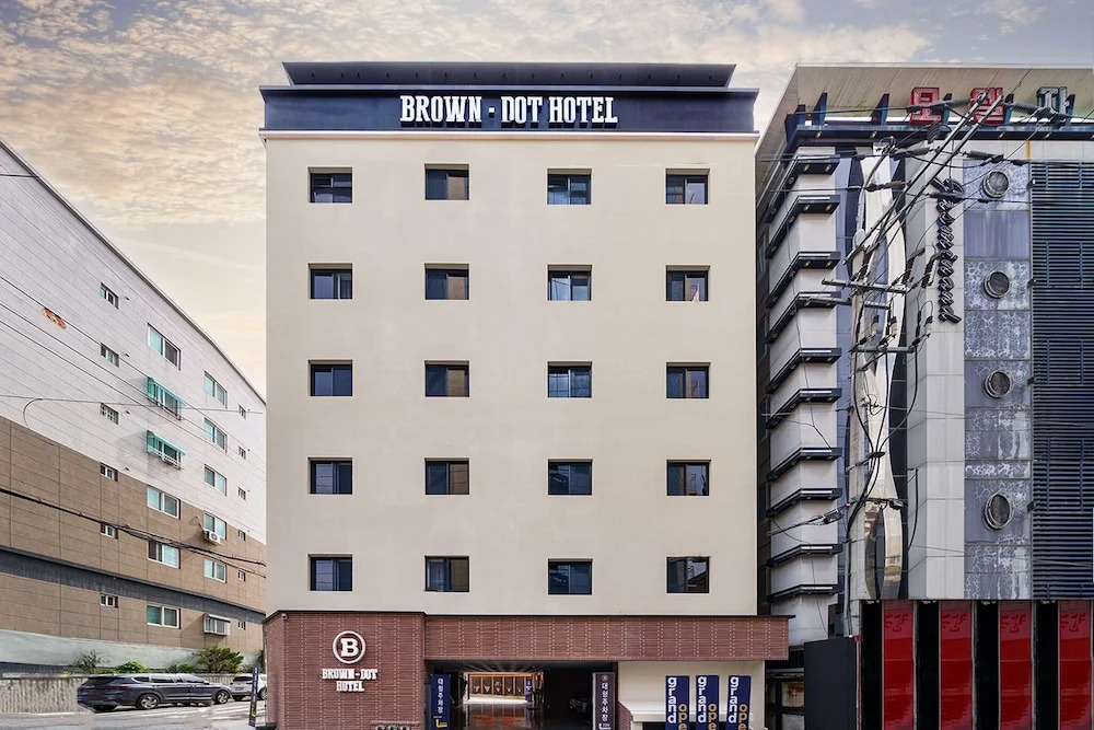 Brown-Dot Hotel Geomdan