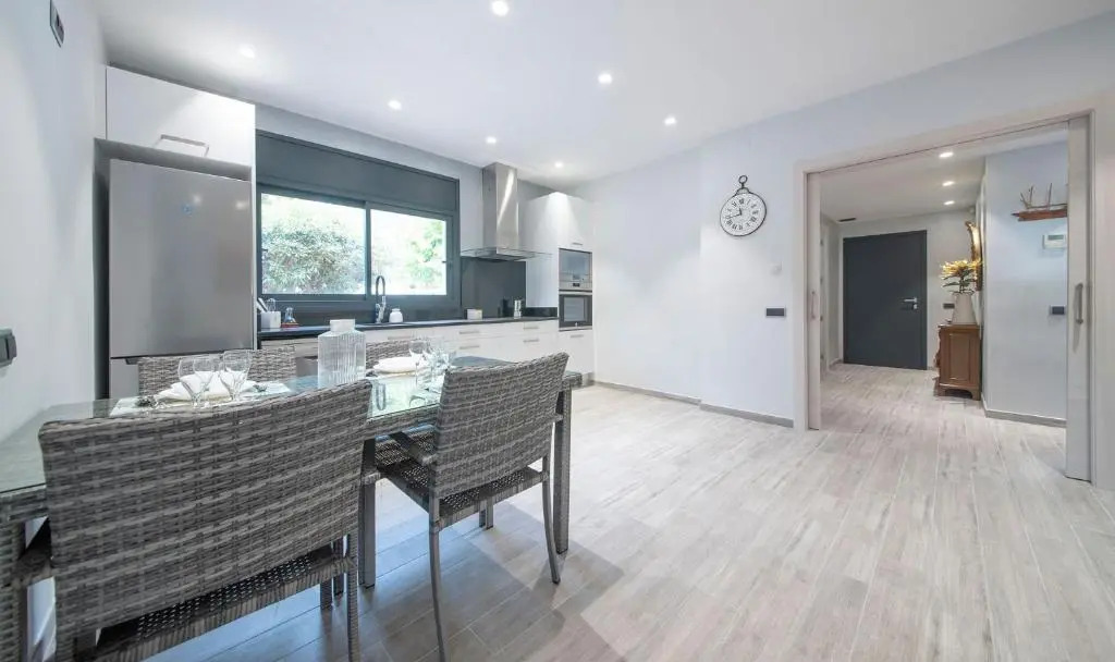 R94 Chalet con piscina privada 20m de la playa Calafell