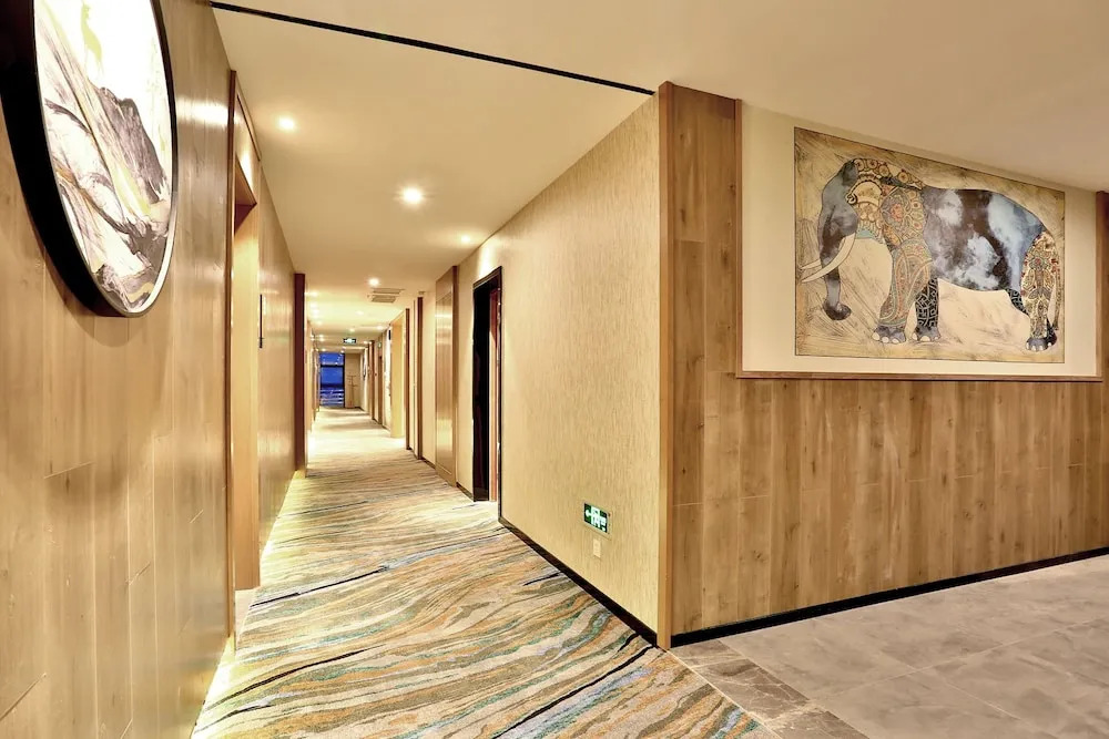 Mehood Lestie Hotel New Century Avenue