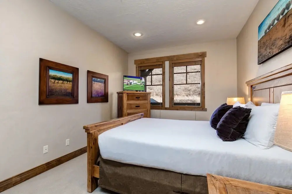 Town Pointe C304 3 Bedroom Condo by RedAwning