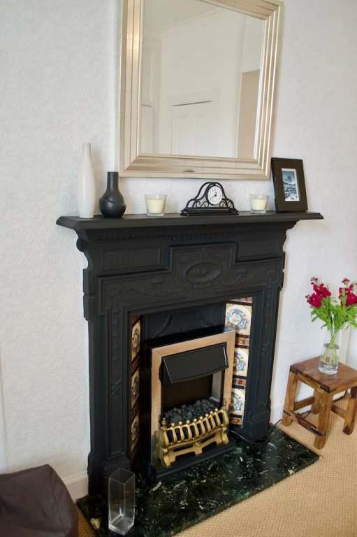 1 Bedroom Flat In Meadowbank