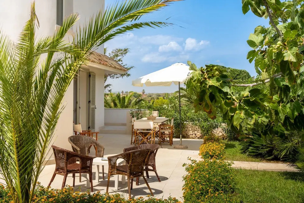 Villa Plemmiria by the Sea by Wonderful Italy
