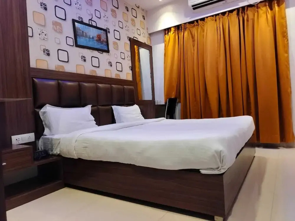 Hotel Golden Crown - 600m to Kashi Vishwanath Temple