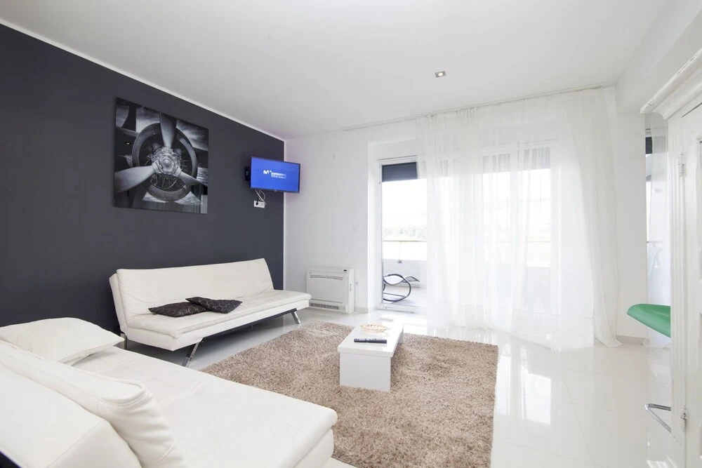 BASIC MANSION plus with swimming pool & free parking