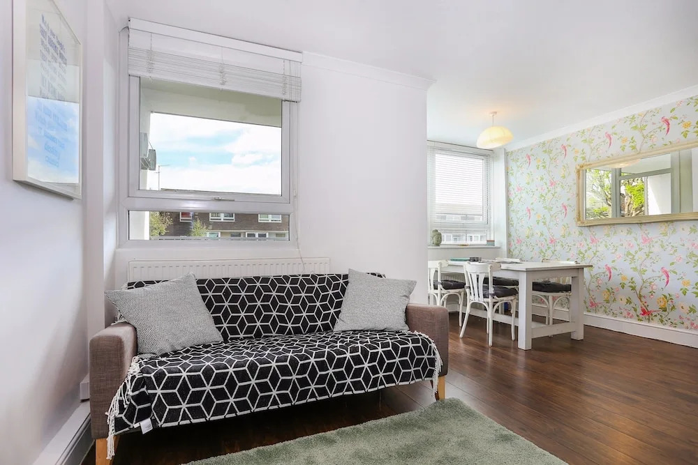 Light and Spacious 3 Bed Next to Victoria Park