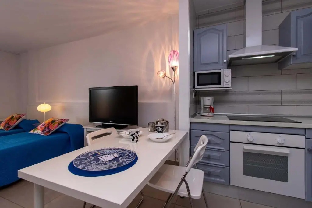 San Marino 28 - Studio