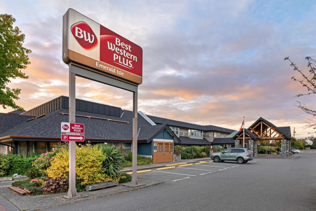 Best Western Plus Emerald Isle Hotel