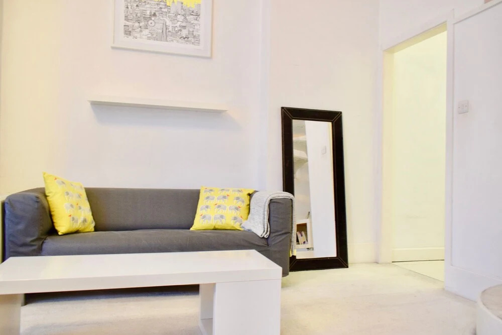 Elegant Mezzanine Studio Flat in Belsize Park