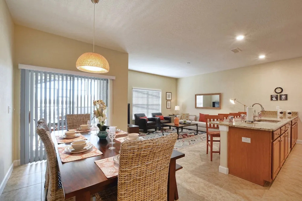 Storey Lake 4 Bedroom Townhome w Splashpool - 1610ST