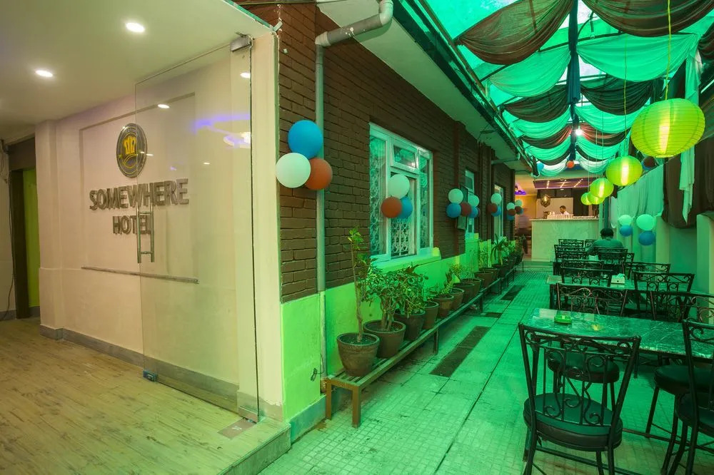 Oyo 146 Somewhere Hotel & Restaurant