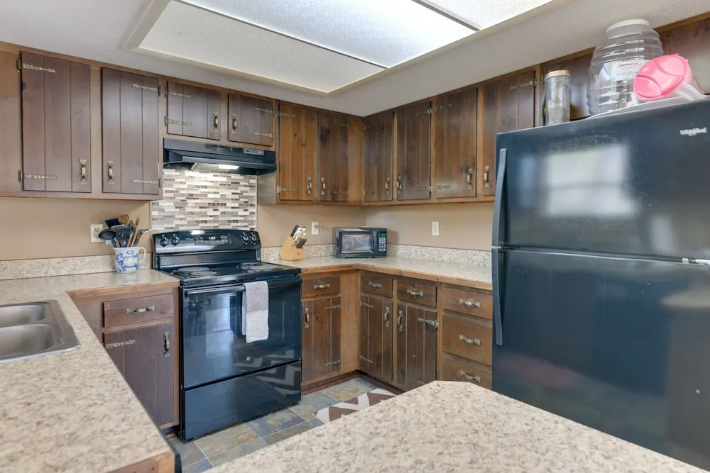 Mountain-view Maggie Valley House w/ Spacious Deck