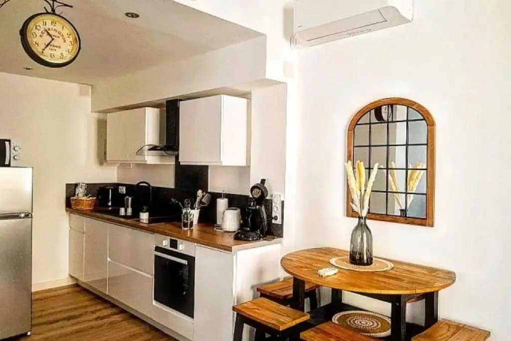 Charming T2 Equipped 1min Walk To Beaches
