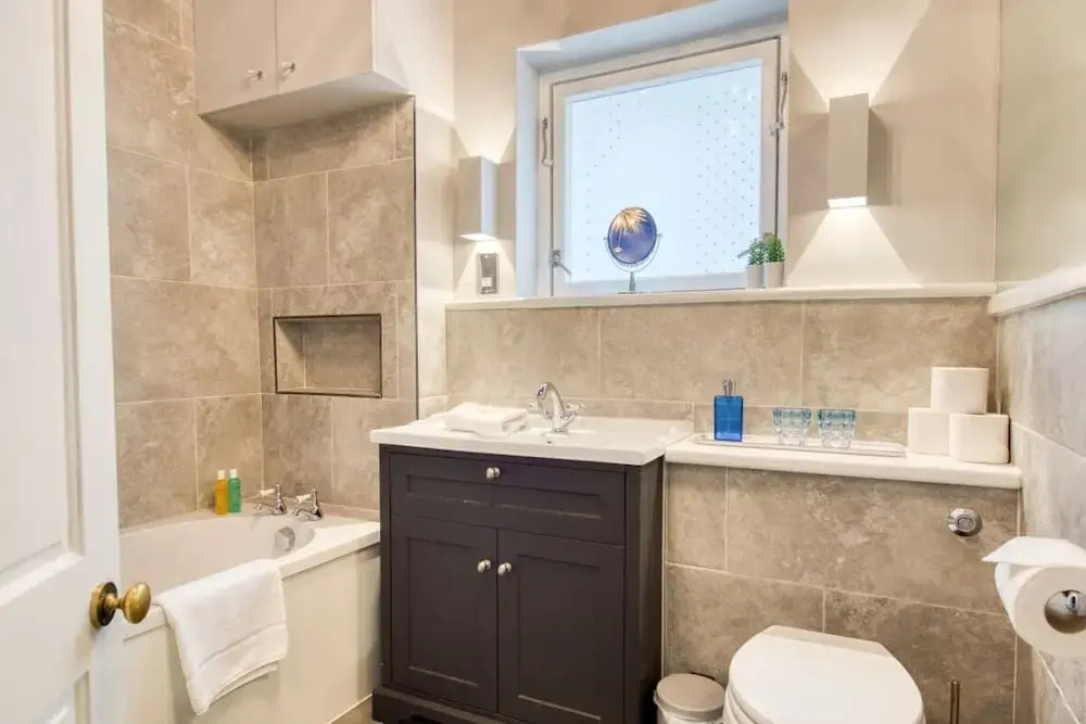 Colourful & Light 2bed Apt, Close to Tube in Kilburn