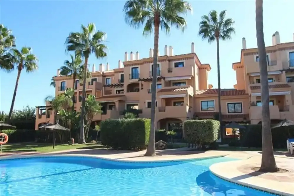 La Duquesa Place in the sun