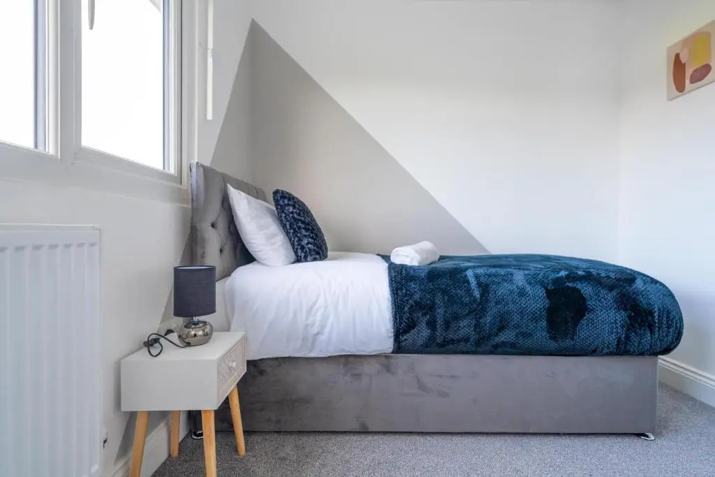 Spacious Modern 3 bed House Near Heathrow Airport