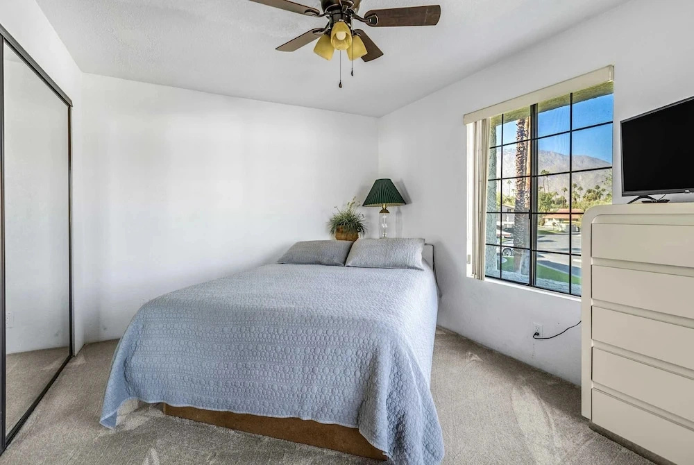 Stylish Condo With Panoramic View Community Pool