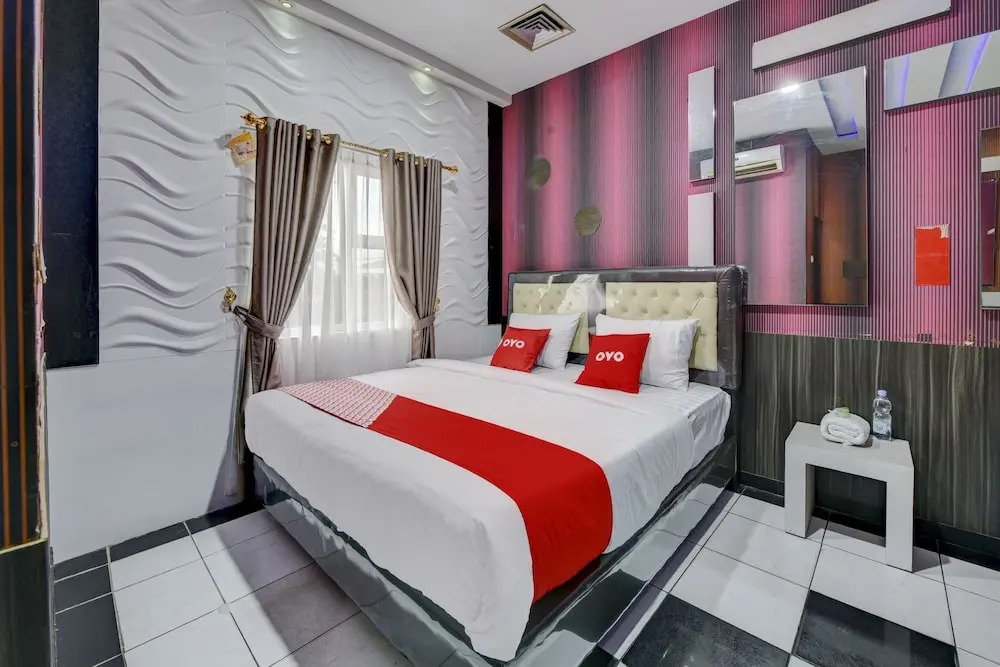 Zaara Guest House Syariah by OYO Rooms